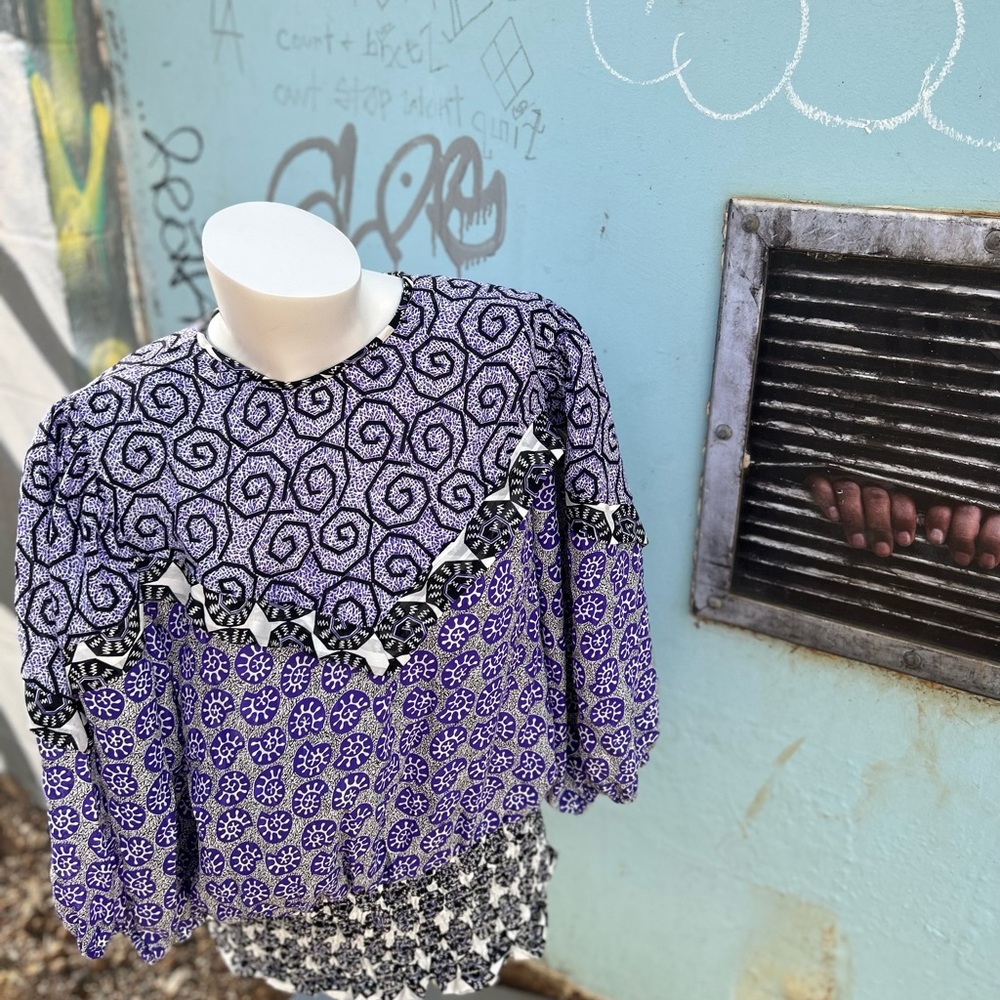 Vintage 1980s difficult to find size small top in fun pattern